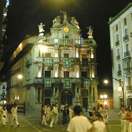 Calle Ansoleaga A 100 Mts Del Ayuntamiento Памплона Екстер'єр фото