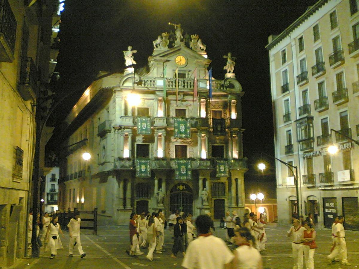 Calle Ansoleaga A 100 Mts Del Ayuntamiento Памплона Екстер'єр фото